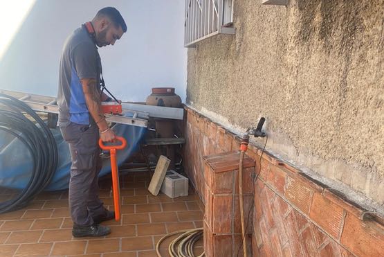 Localizador trazador de tuberías enterradas y arquetas ocultas en Guaro
